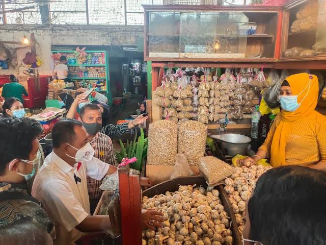 Jelang Nataru, Wawali Armuji Pantau Sejumlah Harga Bapok
