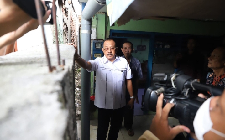 Wakil Walikota Armuji Buka Akses Jalan yang Ditembok Tetangga di Nginden Jangkungan