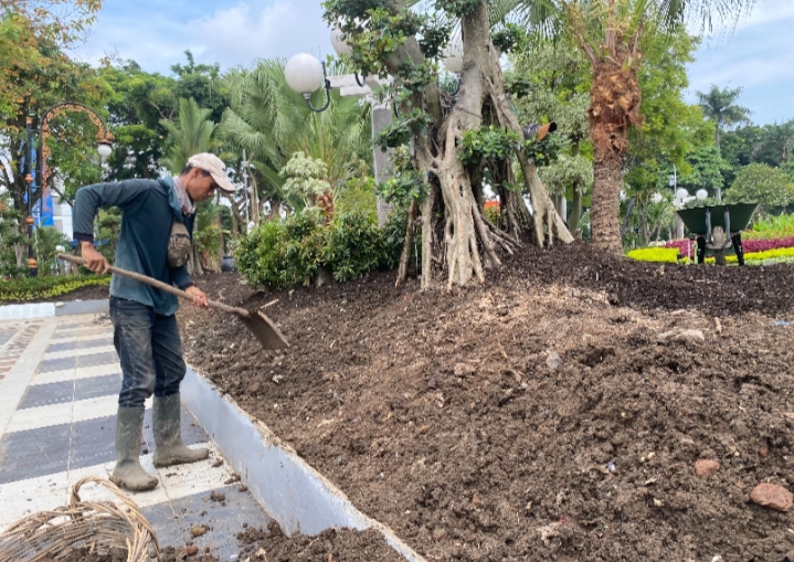 DLH Surabaya Evaluasi Pengambilan Tanah untuk Taman