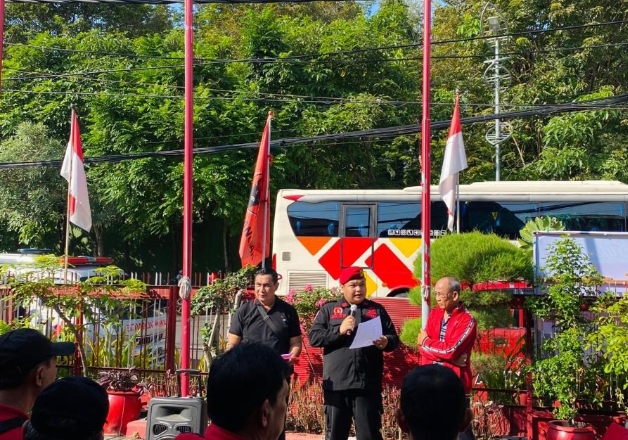 Kader PDI Perjuangan Surabaya Ke Jakarta, Semarakkan HUT PDIP Ke-50