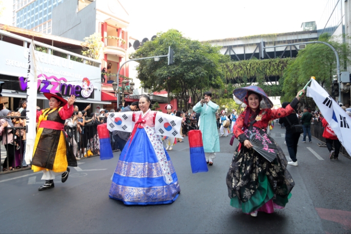 Surabaya Cross Culture International Folk Art Festival 2023 Satukan Budaya 8 Negara dan 9 Daerah Di Indonesia