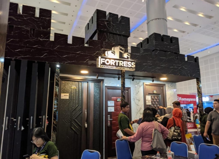 Sangat Tinggi Antusiasme Customer di Booth Foortress di Pameran Terbesar se-Asia Tenggara Pekan Raya Jakarta (PRJ) Jatim di Grand City Surabaya