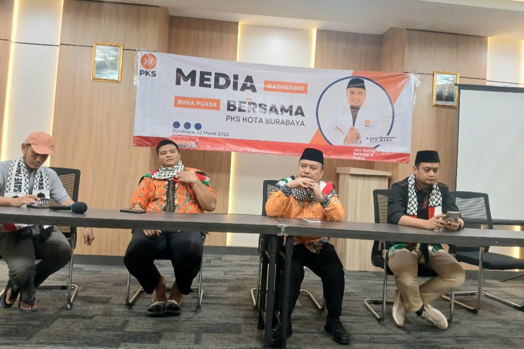 Saling Berbagi dan Peduli PKS Surabaya Beri 1000 Lebih Takjil, dan Beli Baju Baru Untuk Yatim-Piatu