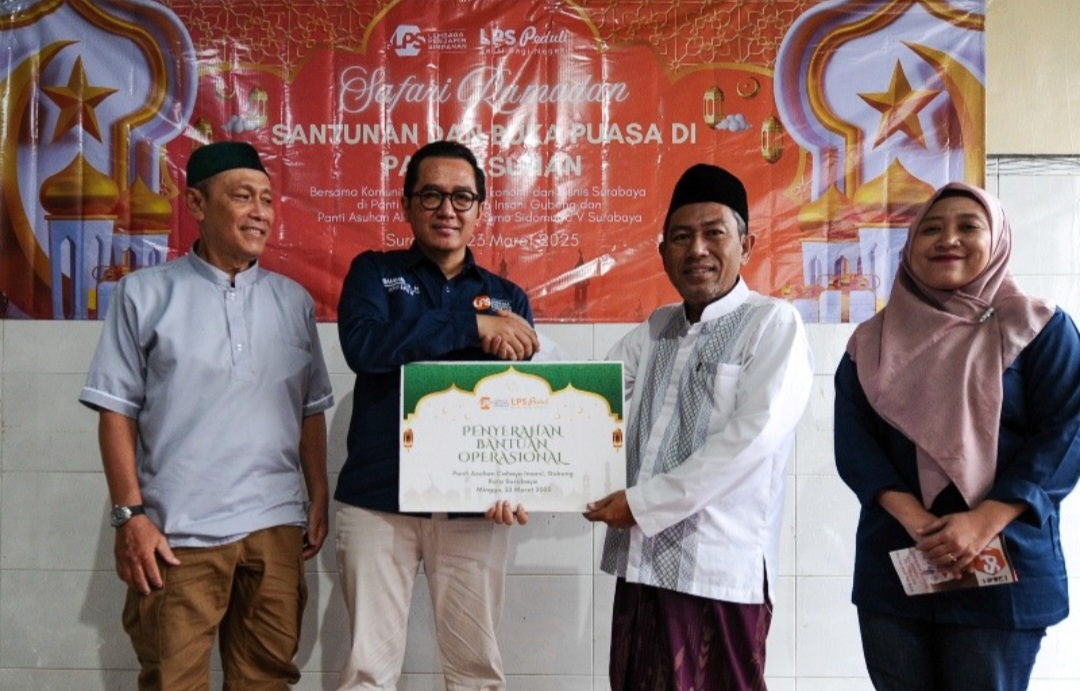 LPS Peduli Bakti Bagi Negeri Serahkan Santunan ke Dua Panti Asuhan di Surabaya