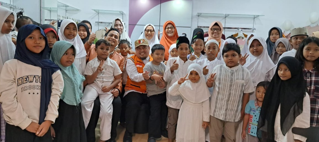 PKS Surabaya Borong Baju Baru Lebaran Untuk Yatim Dan Dhuafa