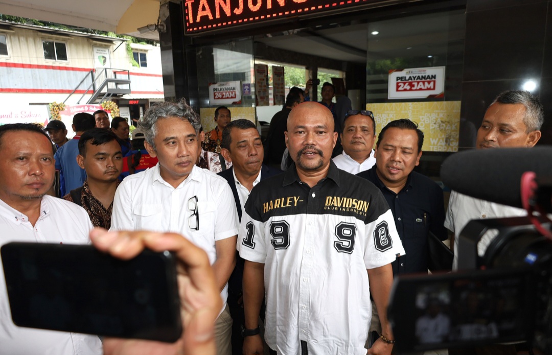 Puluhan Advokat Dampingi Wali Kota Eri Kawal Dugaan Kasus Penahanan Ijazah Lapor ke Polisi