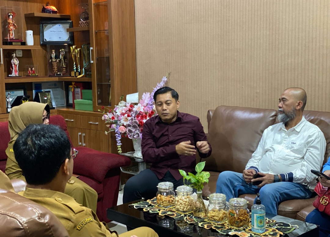 Anggota Komisi D Abdul Ghoni MN Datangi  SMPN 1 Tindaklanjuti Laporan Warga Terkait Iuran Wisuda 