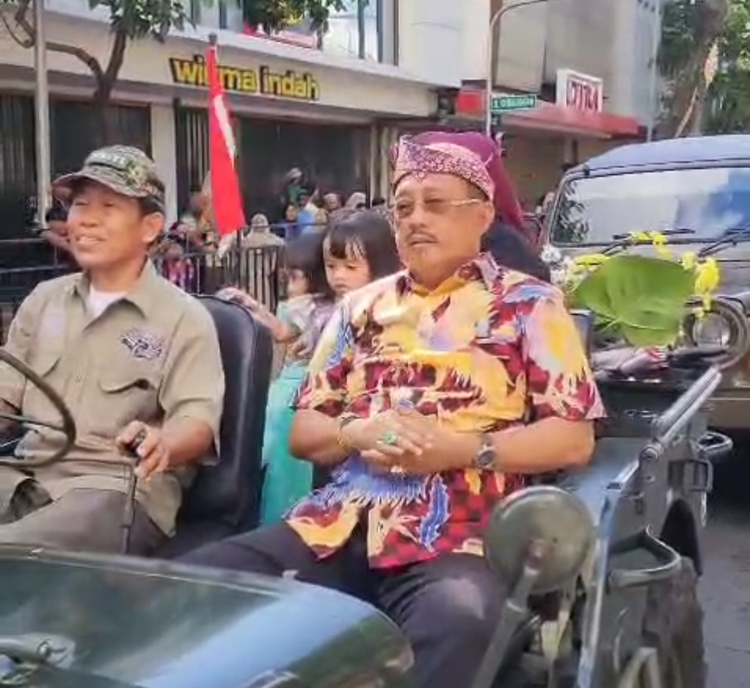 Wawali Surabaya Armuji Ikut Ramaikan Parade Surabaya Vaganza 2025