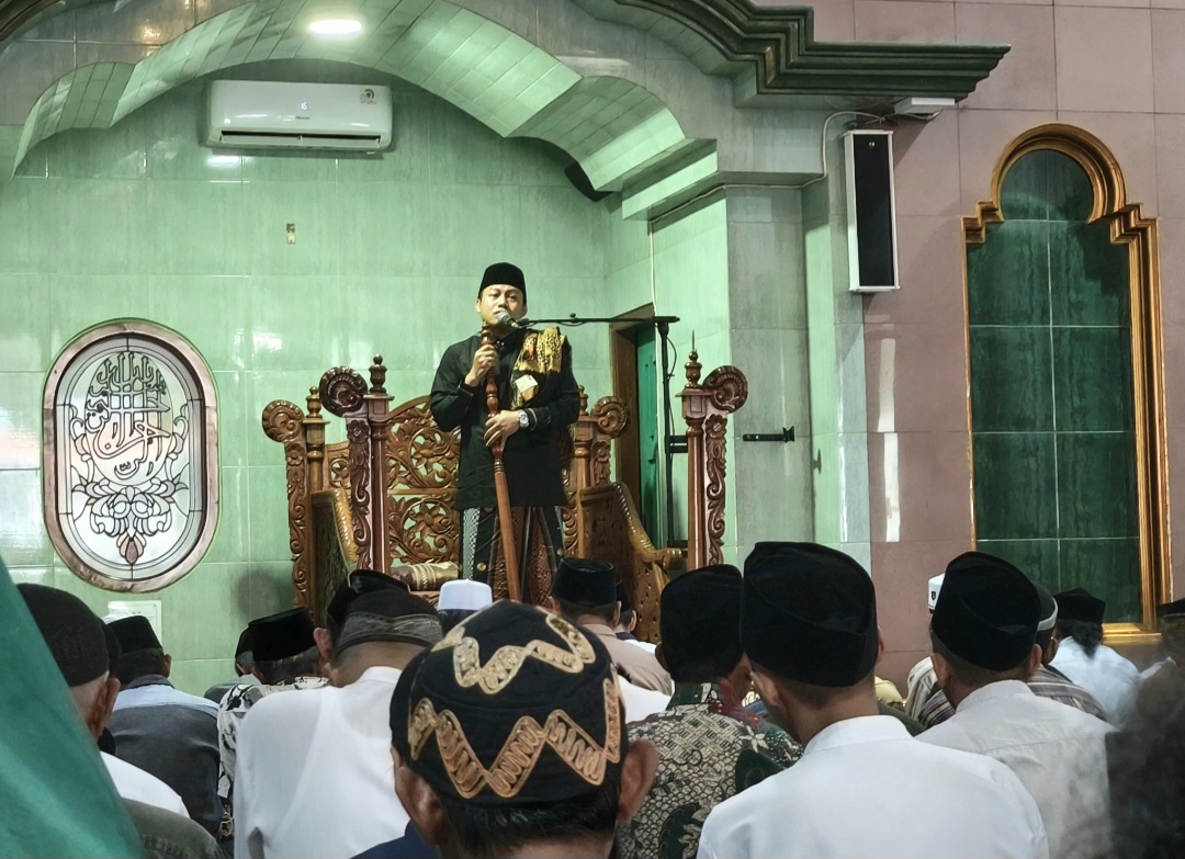 Anggota DPRD Surabaya Abdul Ghoni Mukhlas Ni’am Isi Khutbah Idul Adha di Masjid Labansari