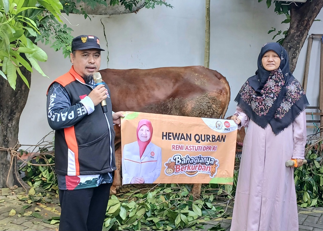 Anggota DPR RI Reni Astuti Sumbang Hewan Kurban Ekor Sapi Gemuk ke DPD PKS Surabaya