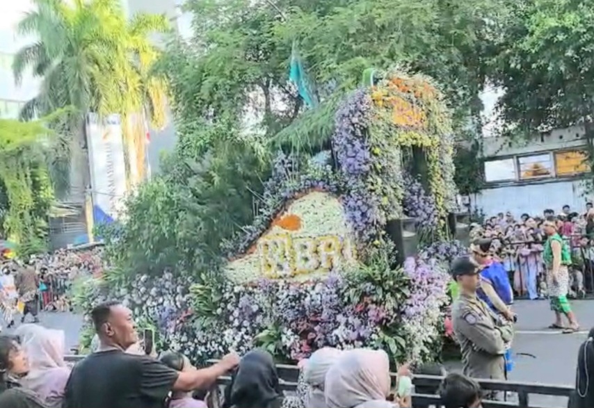 BRI BO Kaliasin Hadirkan ‘Timun Mas’ di Parade Surabaya Vaganza 2025