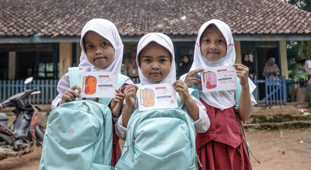 EIGER Junior Kirim 2.000 Tas Sekolah untuk Anak-Anak di Pelosok Indonesia