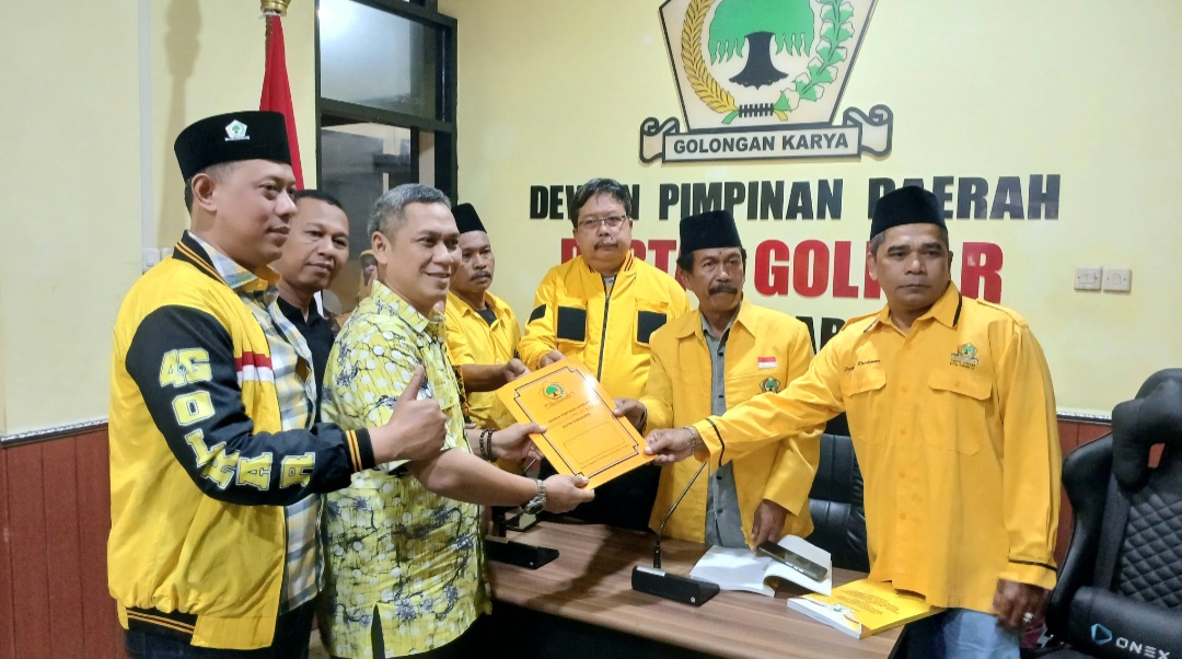 dr. Akmarawita Kadir Pendaftar Pertama Calon Ketua Golkar Surabaya