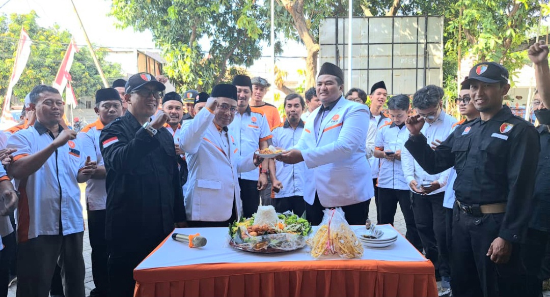 HUT RI Ke 80 Tahun, PKS Kota Surabaya Gelar Upacara, Potong Tumpeng Hingga Lomba Tradisional