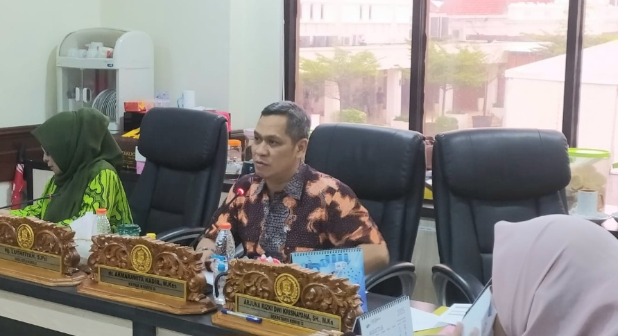 Bahas APBD-P 2025, Ketua Komisi D Tegaskan Jangan Ganggu Program Prioritas Pendidikan 