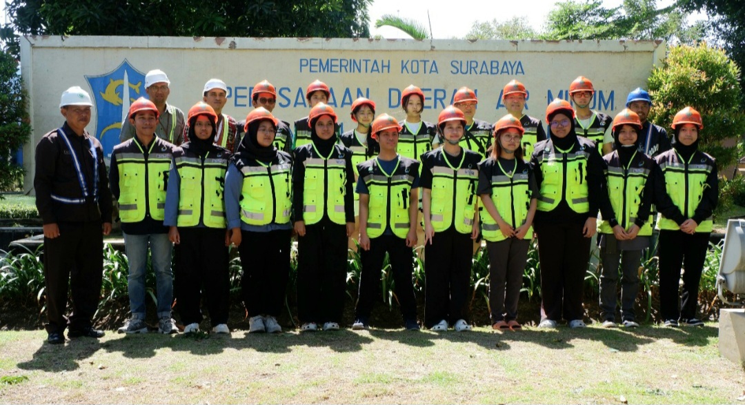 Mahasiswa Nanyang Polytechnic University Singapore dan Unair Pelajari Pengelolaan Air Perumda Air Minum Surya Sembada Kota Surabaya
