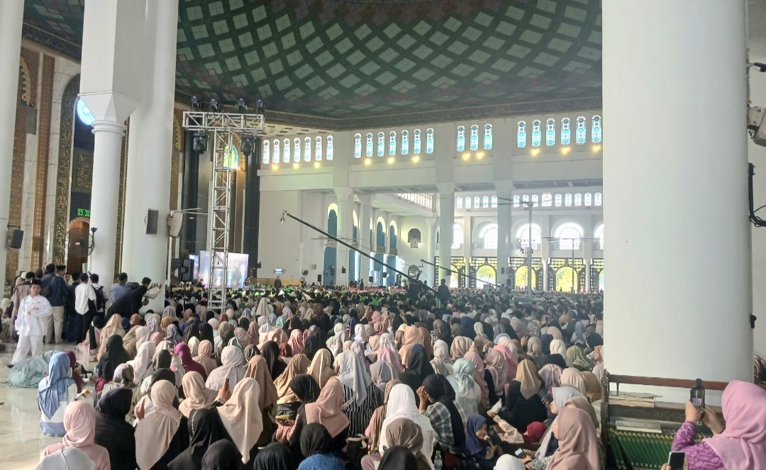 Kajian Senja FESyar 2025 BI Jatim di Masjid Al Akbar Diserbu Gen Z dan Milenial