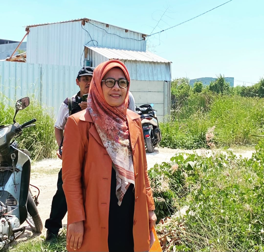 Saluran Irigasi di Rungkut Rawan Mampet, Wakil Ketua Komisi C Aning Rahmawati Cek Langsung ke Lokasi