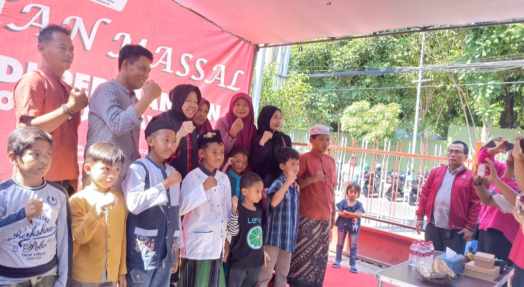 Risma Apresiasi Kinerja Baguna PDIP Surabaya yang Aktif Bantu Masyarakat