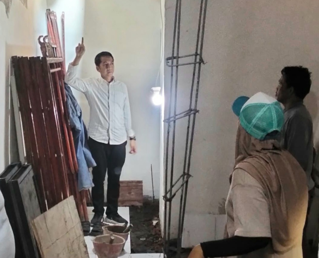 Legislator PDIP Surabaya Eri Irawan Cek Perbaikan Rutilahu di Mulyorejo