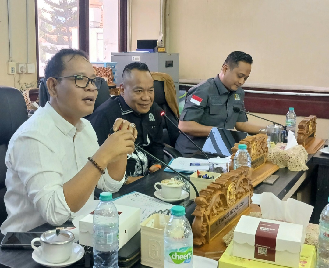 Warga Babatan Protes PT SAS Bangun di Lahan Fasum, Komisi A Minta Hentikan Pembangunan