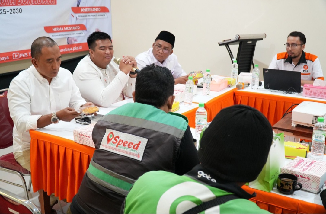 Ojek Online Gruduk Kantor DPD PKS Kota Surabaya, Sambat Besarnya Potongan Dan Minimnya Pelindungan Bagi Ojol