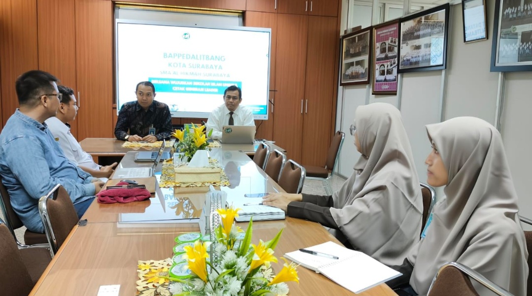 Berlomba Untuk Kemajuan Surabaya, Inovboyo 2025 Road Show Kampus dan SMA