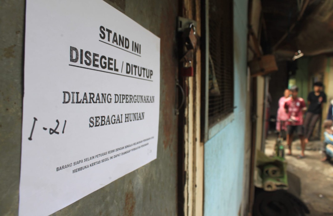 PD Pasar Surya Segel 53 Stan yang Berubah Jadi Hunian di Pasar Bendul Merisi