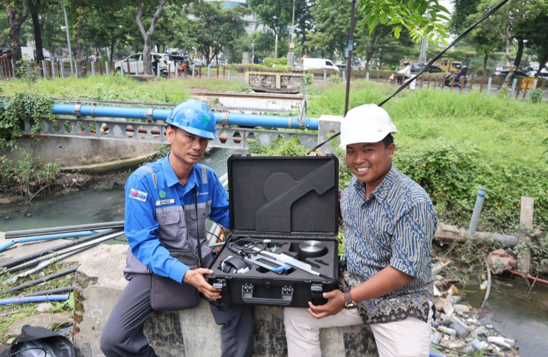 Perumdam Surya Sembada Uji Alat Deteksi Pipa Bocor Berteknologi Tinggi Asal Jerman