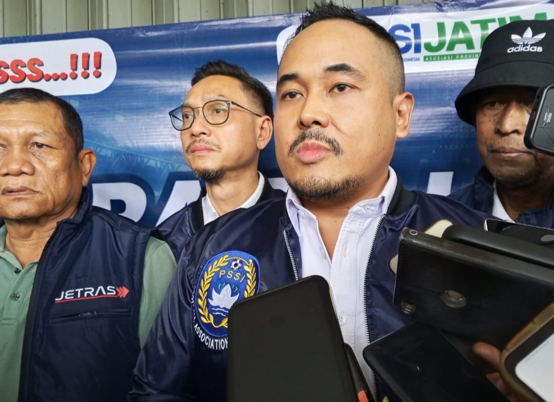 Calon Kuat Didukung 75 Persen, Raja Siahaan Daftar ke Kantor PSSI Jatim