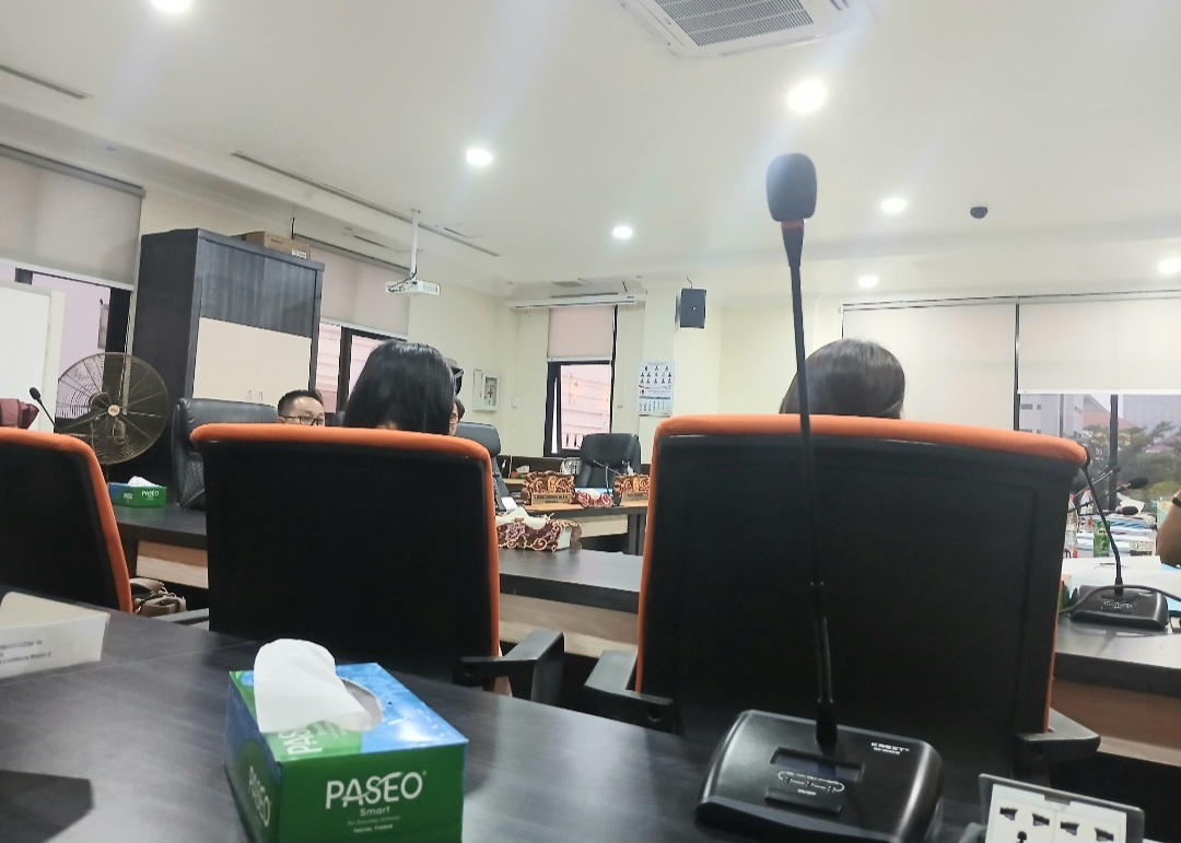 Sudah Jatuh Tertimpa Tangga Pula, SPG Minuman Beralkohol Keluh Kesah ke DPRD Surabaya