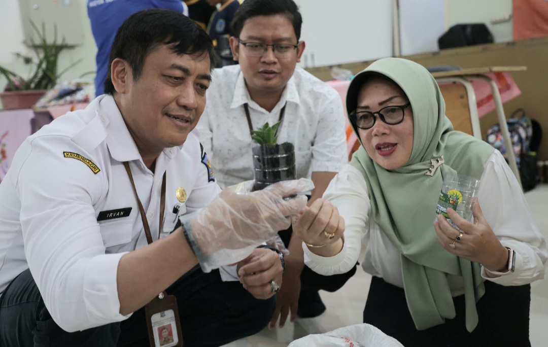 Wujudkan Kota Sehat Berkelanjutan, Pemkot Surabaya Dukung Kegiatan Ekologi ‘Mangrove Warrior’ dan ‘Taman Sansiviera’ SMPN 1