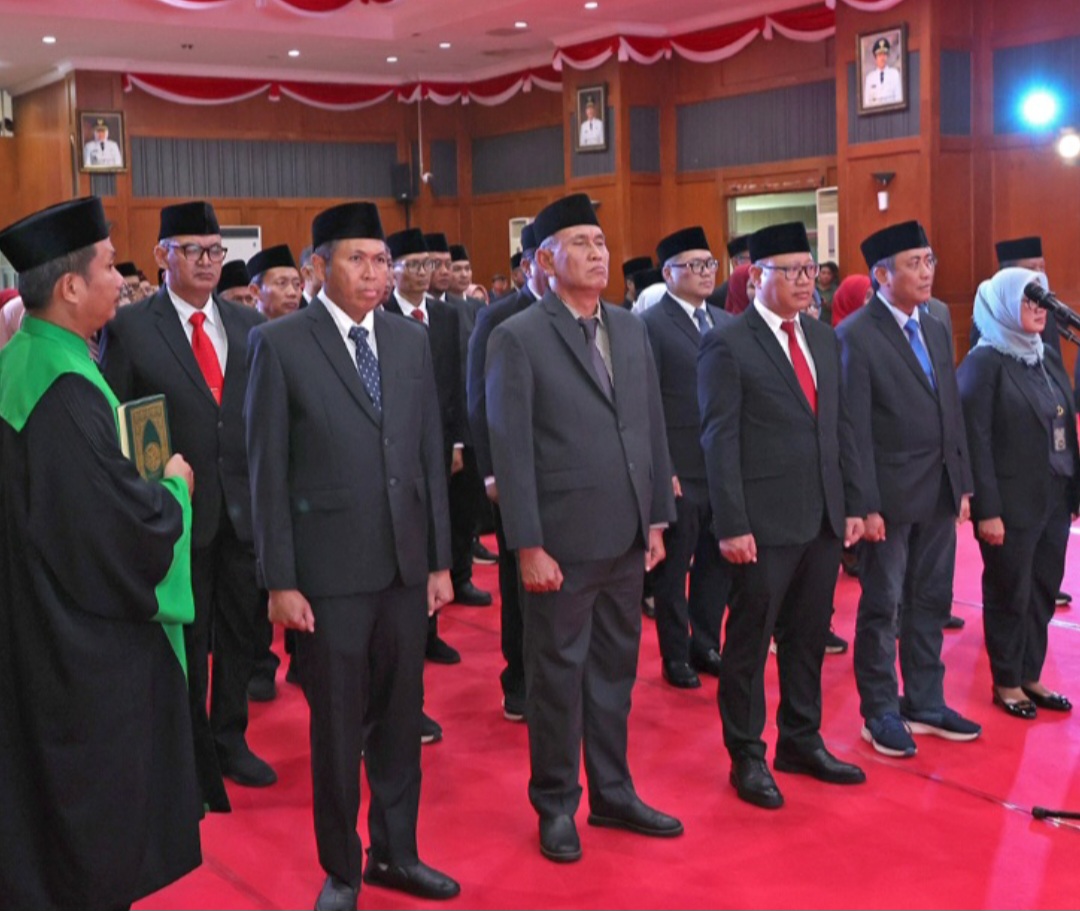 Pemkot Surabaya Lantik 69 Pejabat: Iman Kristian Naik Jadi Kepala Dinas DPRKPP Kota Surabaya