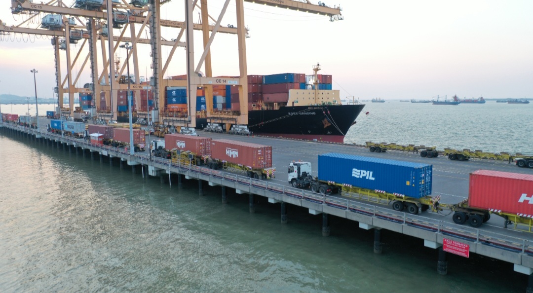 Arus Peti Kemas TPS Pada Bulan Desember 2025 Tetap Tumbuh