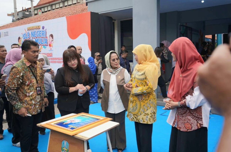 Herlina Harsono Njoto Hadiri Peresmian Sekolah SLB Pertama di Surabaya