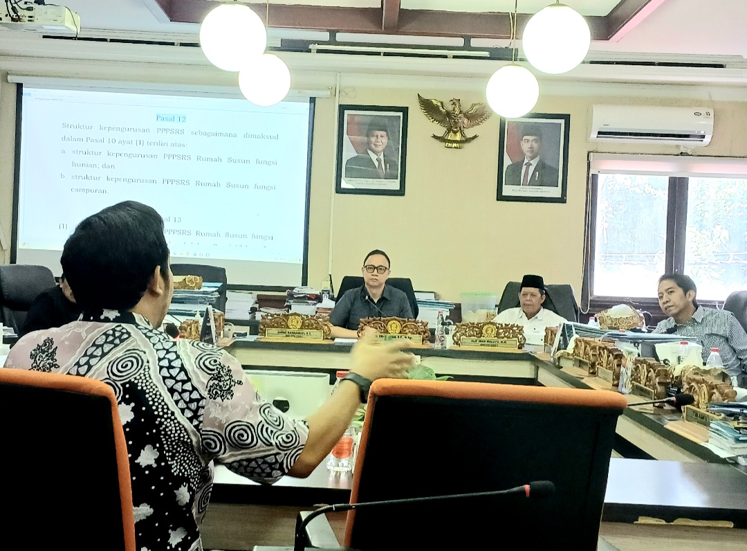 Undang Pakar, Pansus Raperda Pengelolaan Rumah Susun Komersil DPRD Surabaya Targetkan Rampung Mei 2026
