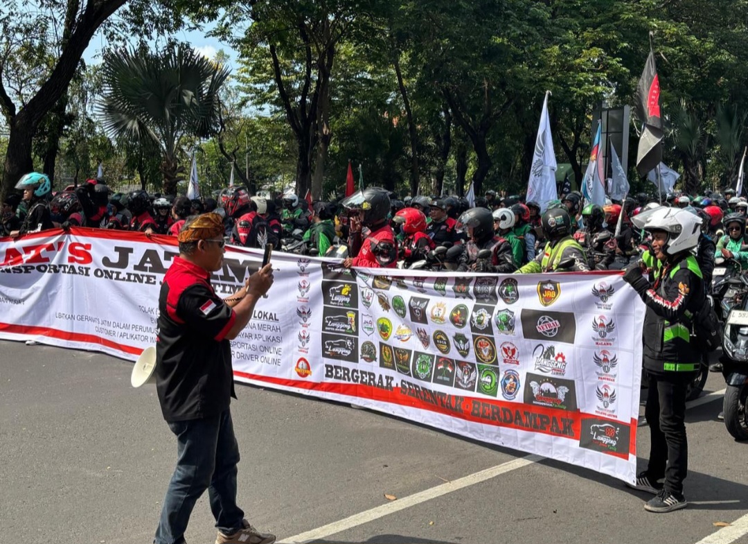 GERANAT Jatim Gelar Aksi Besar-Besaran, Desak Pemerintah Segera Sahkan UU Transportasi Online