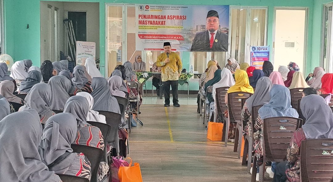Reses di Babatan Wiyung, Anggota DPRD Surabaya Johari Mustawan Disambati Bunda PAUD