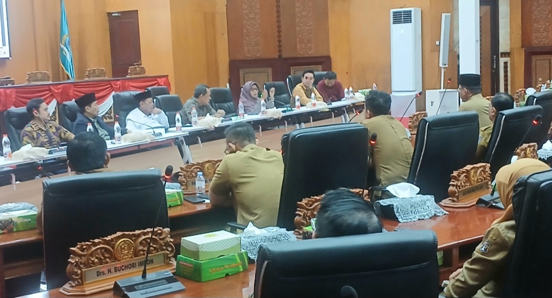 Pansus Raperda Penanggulangan Banjir DPRD Surabaya Kumpulkan Camat dan Lurah