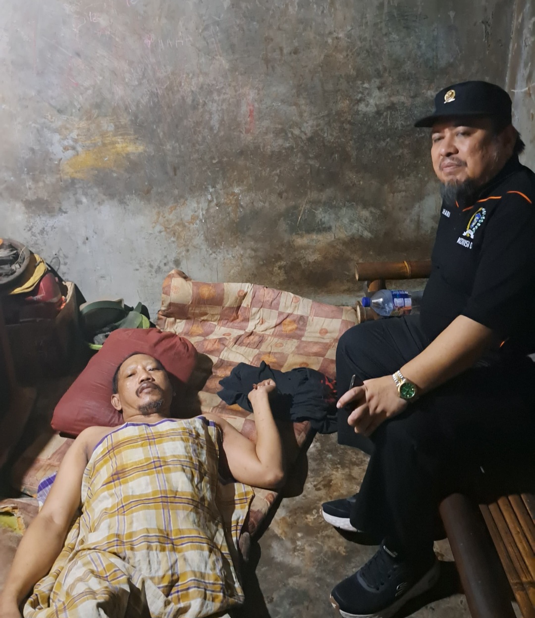 Jenguk Warga yang Sakit, Bang Jo Minta Puskesmas Lakukan Pendampingan
