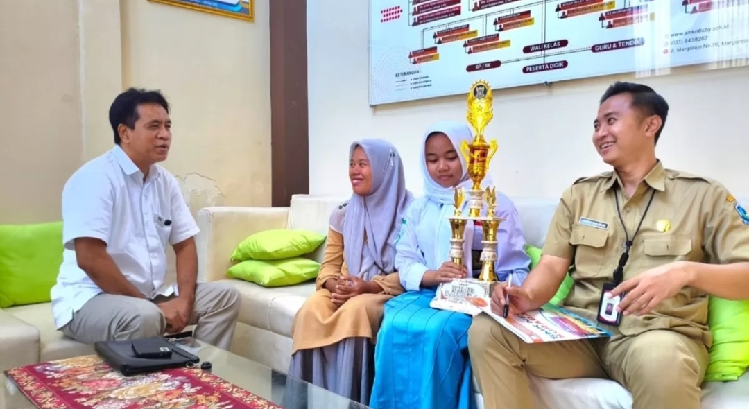 Imam Syafi’i Bantu Siswi SMKN 6 Surabaya yang Tidak Bisa Beli Seragam Sekolah